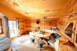 Dining - Rustic Hut Salzburg near Ski Slopes (Bramberg am Wildkogel)