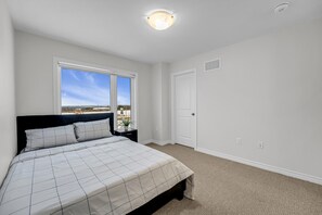 3 Schlafzimmer, Schreibtisch, Bügeleisen/Bügelbrett, WLAN