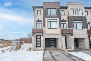 Exterior - Elegant 3-Story Townhouse | Ensuite Bath, Office & Free Parking (Cambridge)
