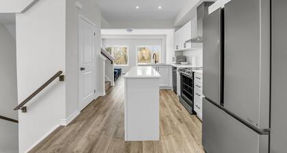 Elegant 3-Story Townhouse | Ensuite Bath, Office & Free Parking