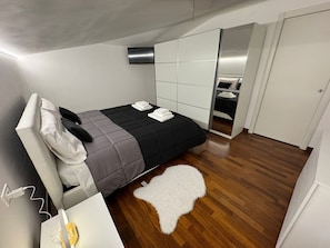 3 chambres, fer et planche à repasser, Wi-Fi, draps fournis