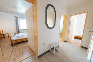 2 bedrooms, iron/ironing board, free WiFi