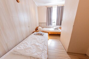2 quartos, ferros/tábuas de passar roupa, Wi-Fi de cortesia