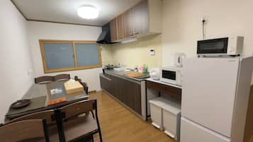 3 Bedroom with 6 Double Beds, Kitchen, Unit No.3, Non Smoking | Private kitchen | Fridge, microwave, stovetop, toaster