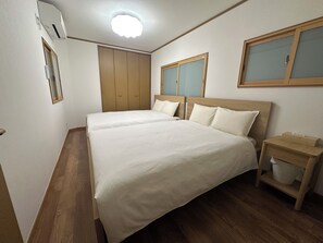 Cubrecamas, wifi gratis y ropa de cama 