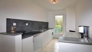 A modern kitchen with a built-in oven, a sink, and a washing machine. - 1 bedroom awesome home in Vignale (Vignale)