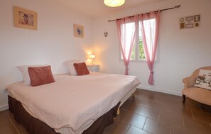 1 bedroom, travel crib, bed sheets - 1 bedroom awesome home in Vignale (Vignale)