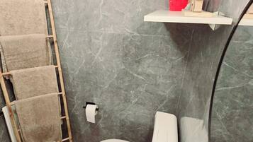 Toallas, papel higiénico