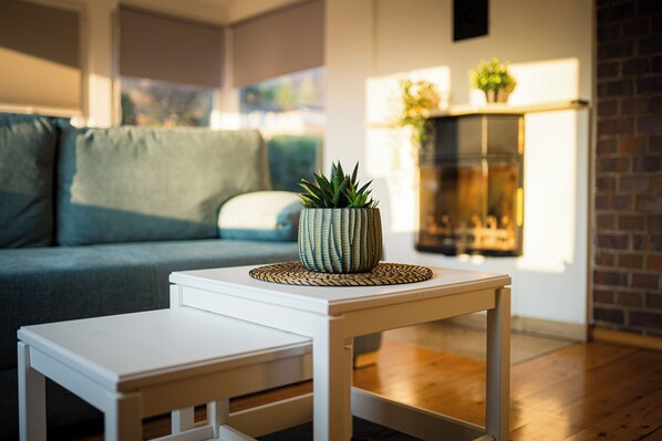 Smart TV, fireplace, books - "Augustus" vacation apartment in Radebeul, for 4 guests, 75m², with terrace and fireplace (Radebeul)