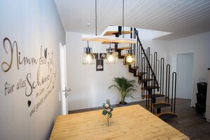 Interior - "Augustus" vacation apartment in Radebeul, for 4 guests, 75m², with terrace and fireplace (Radebeul)