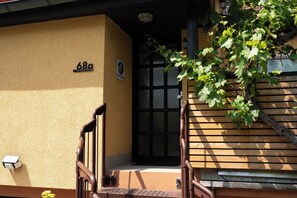 Exterior detail - "Augustus" vacation apartment in Radebeul, for 4 guests, 75m², with terrace and fireplace (Radebeul)