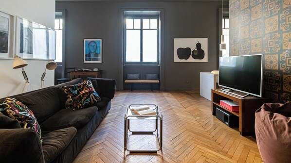 32-Zoll-Smart-TV mit Kabelempfang