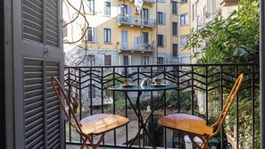 Apartment (1 Bedroom) | Balkon