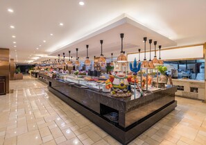 Petit déjeuner en libre-service (108 CNY par personne)