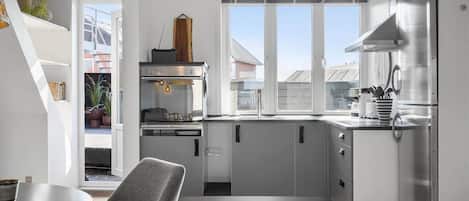 Fridge, oven, coffee/tea maker, dining tables