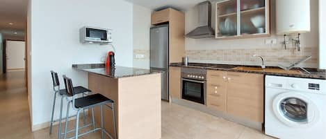 Fridge, oven, stovetop