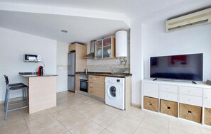 Fridge, oven, stovetop