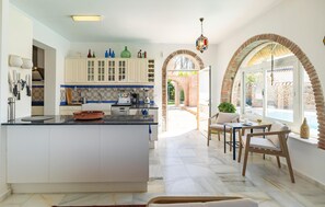 Fridge, dishwasher, coffee/tea maker - Stunning home in Conil de la Frontera (Conil de la Frontera)
