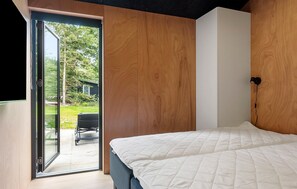 5 bedrooms, travel crib, free WiFi - Cozy home in Hadsund with sauna (Hadsund)