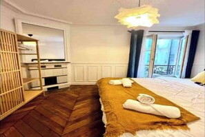 2 slaapkamers, een strijkplank/strijkijzer, internet