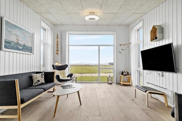 Smart TV, caminetto, tavolo da ping pong