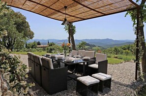 Outdoor dining - Villa Vineyard by BelcantoVillas (Montecatini)