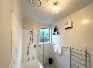 Superior House, Garden View | Bathroom - Rotorua Central Accommodation  (Rotorua)