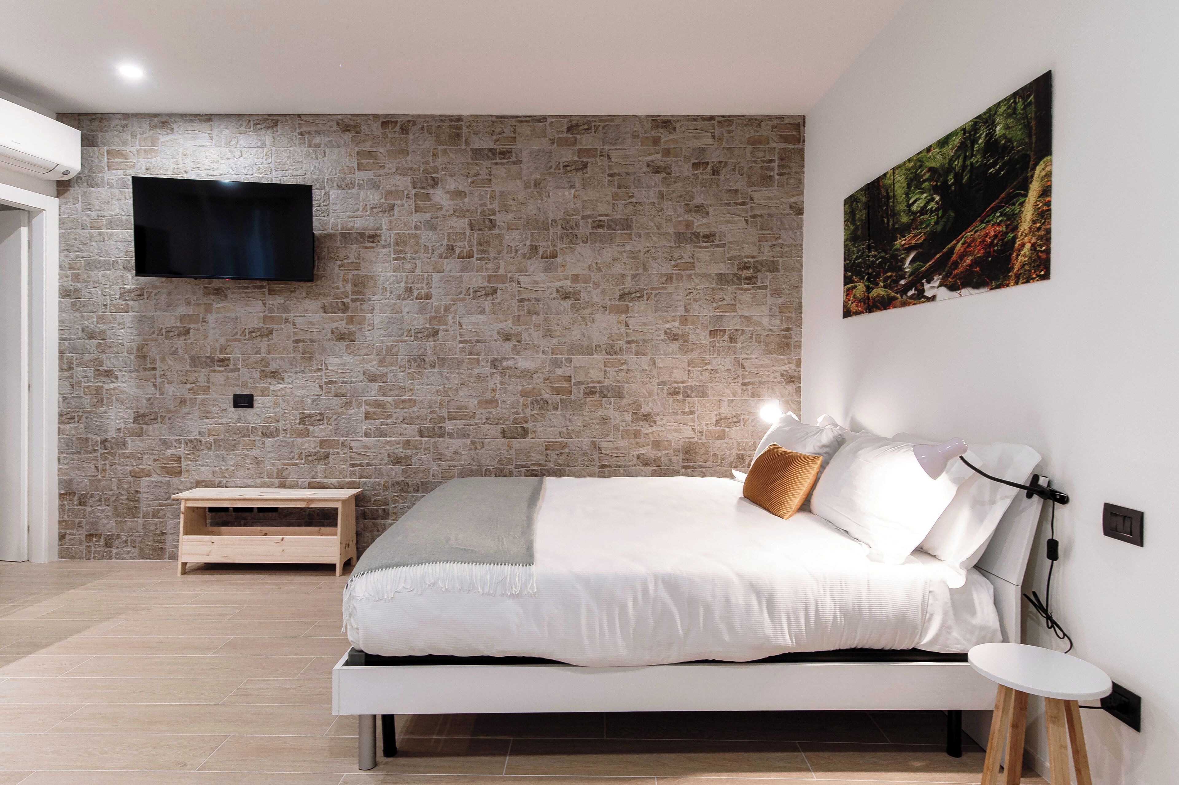 Cubrecamas, wifi gratis y ropa de cama 