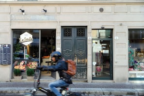 Exterior - Victoria Studio 1  (Como)