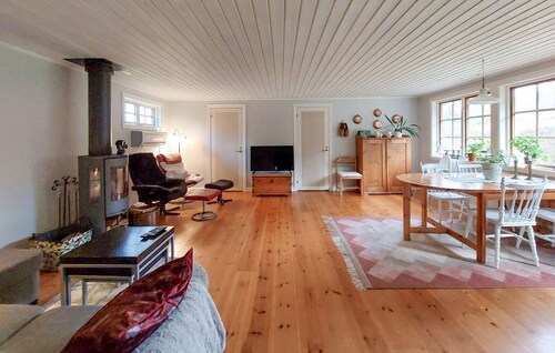 Gorgeous home in Ullared with sauna