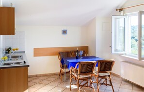 Dining - Nice apartment in Jezera with WiFi (Jezera)