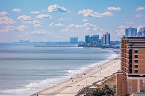 Beach nearby - Direct Oceanfront Condo with King Bed and Pools (Myrtle Beach)