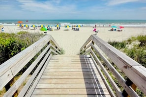Beach nearby - Direct Oceanfront Resort Condo w/ Pools & Hot Tub (Myrtle Beach)