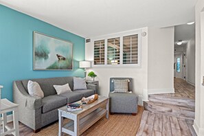 Smart TV, books - Oceanfront End Unit Condo with Pools and Hot tubs (North Myrtle Beach)