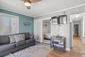 2 bedrooms, desk, iron/ironing board, free WiFi