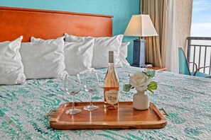 2 bedrooms, desk, iron/ironing board, free WiFi - Oceanfront 2BR 2BA King Bed Condo with Kitchen WD (North Myrtle Beach)