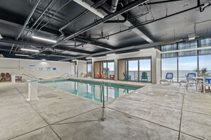 Una piscina techada, una piscina climatizada