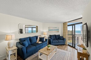 Smart-TV, Bücher, Stereoanlage, Arbeitsbereiche