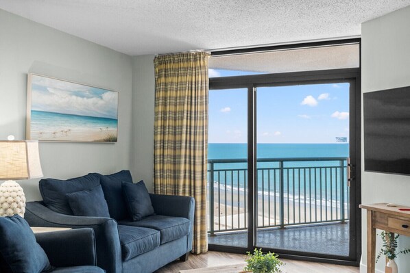 Smart TV, books, stereo, offices