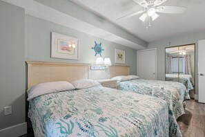 3 chambres, bureau, fer et planche à repasser, accès au Wi-Fi (inclus)