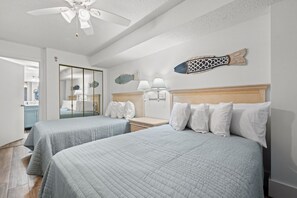 3 habitaciones, escritorio, tabla de planchar con plancha y wifi gratis