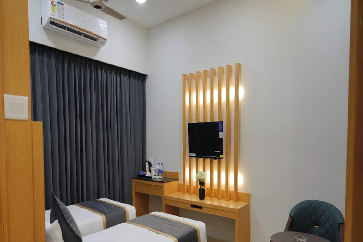 Deluxe Room | Premium bedding, desk, free WiFi, bed sheets