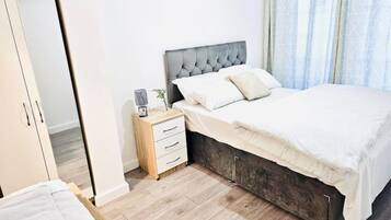1 habitación, tabla de planchar con plancha, wifi y ropa de cama
