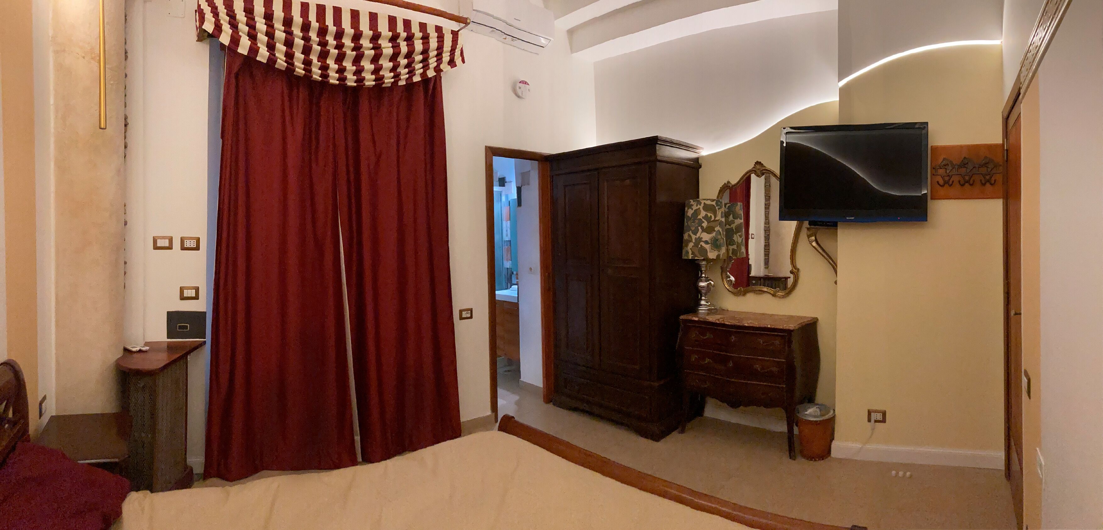 2 bedrooms, desk, iron/ironing board, WiFi