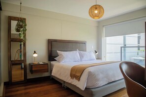 1 habitación, escritorio, tabla de planchar con plancha y wifi 