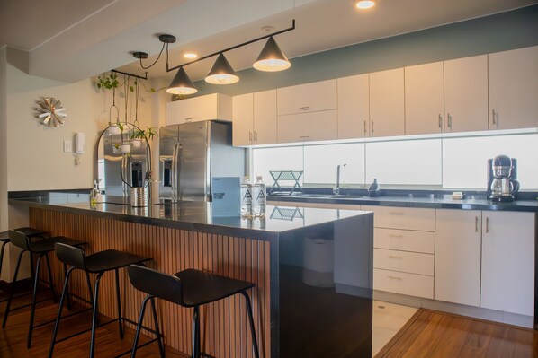 Stovetop, coffee/tea maker, toaster, cookware/dishes/utensils