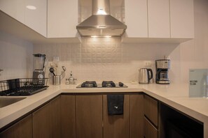 A comfortable and fully equipped kitchen - w* | Stylish 1BR with Balcony in Miraflores (Miraflores)