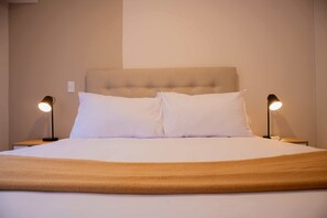 1 bedroom, iron/ironing board, WiFi, bed sheets - w* | Stylish & Cozy 1BR w/ Balcony in Miraflores (Miraflores)