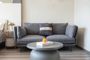 Superior Double Room, City View | Living area - Tech-X apartment hotel (Shanghai)