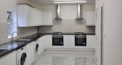 Bright En-suite Double Room